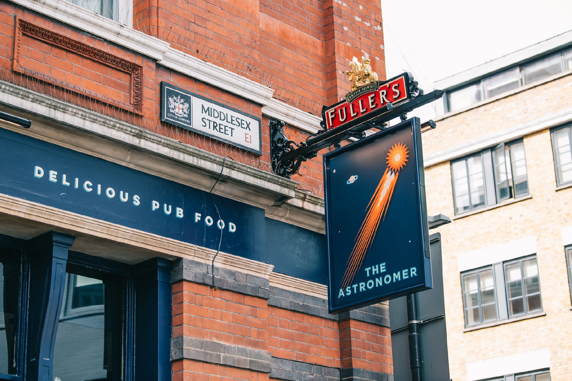 Contact The Astronomer for a warm welcome, superb drinks, and fresh food in  Bishopsgate